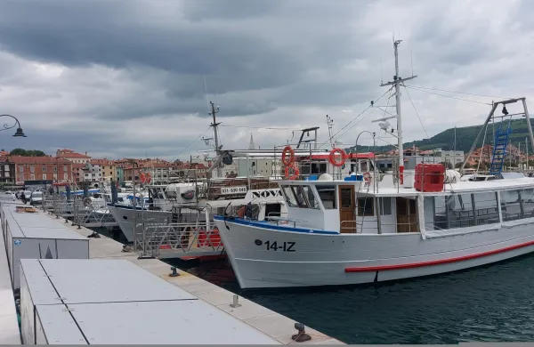 Izola, mandrač, ribi&scaron;ke barke, plovila, ribiči