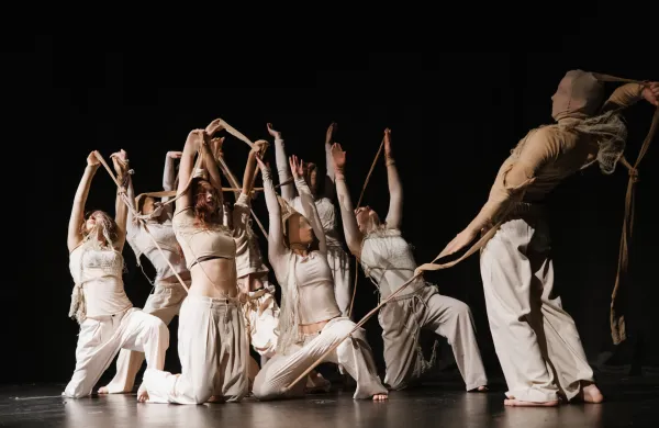 Plesna predstava Celestial povezuje talente