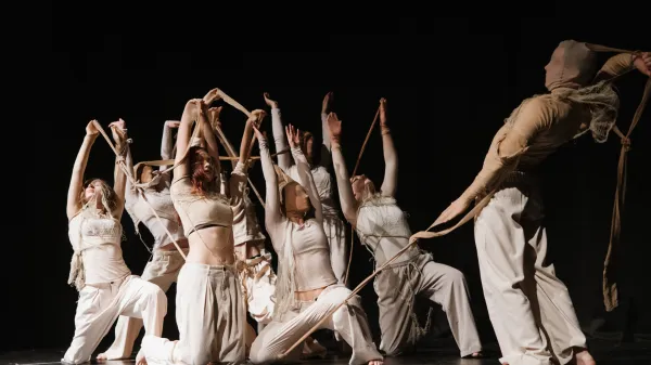 Plesna predstava Celestial povezuje talente