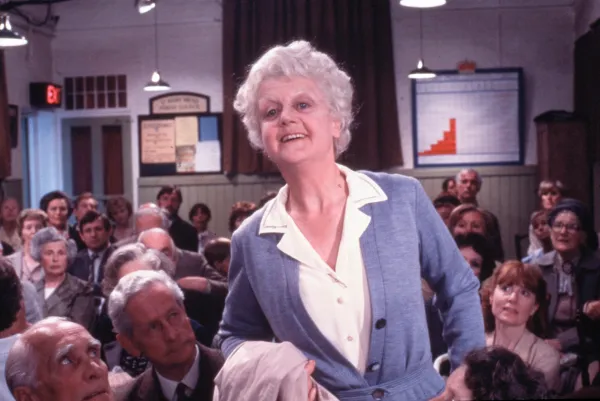 Gospodično Marple je v filmu The Mirror's The Mirror Crack'd (1980) upodobila legendarna Angela Lansbury