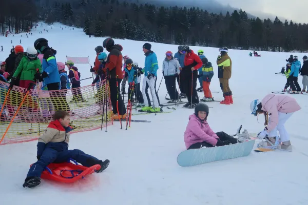 V petek odprto smuči&scaron;če SKI Bor so nemudoma zavzeli smučarji, bordarji in sankači predvsem iz sosednjih občin.
