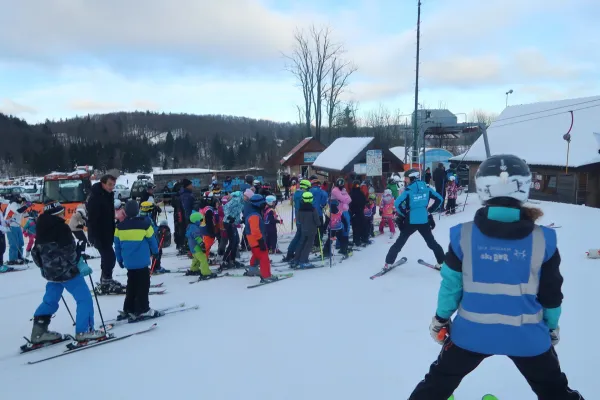 Za vstop na vlečnico je bilo potrebno nekoliko čakati, a se zaradi tega prav nihče ni pritoževal.