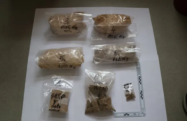 Postojna, zaseg, heroin, stiskalnica