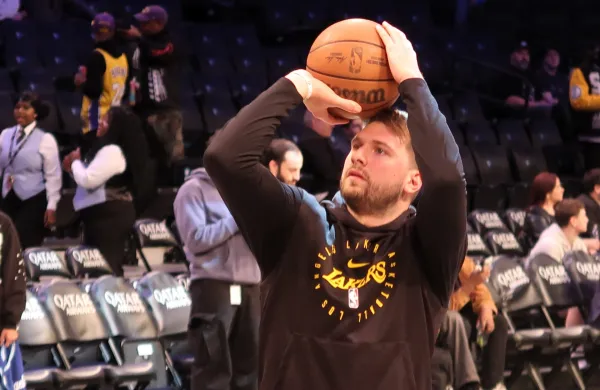 ZDA, New York.Slovenski kosarkarski zvezdnik Luka Doncic v dresu Los Angeles Lakers.