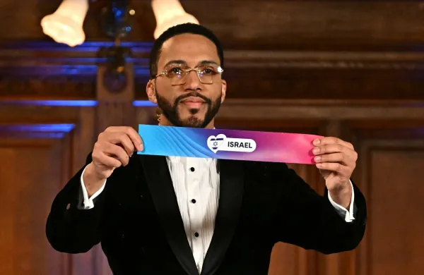 Avstrijski glasbenik Cesar Sampson je izžrebal, da bo Izrael nastopil v prvem evrovizijskem predizboru.