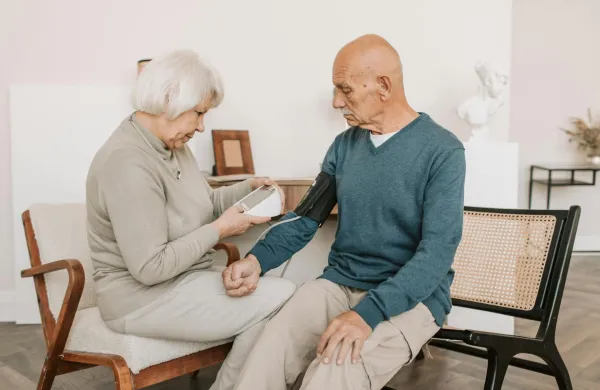 Spremljajte nihanje krvnega tlaka in uživajte hrano, ki ga zvi&scaron;uje. 