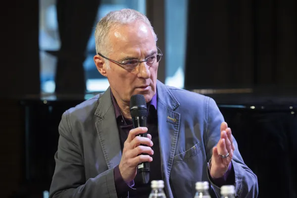 Igor E. Bergant ne bo več vodil Odmevov. 