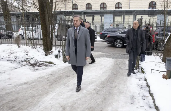 Delovno kosilo pri predsedniku Gibanja Svoboda Robertu Golobu, na katero je bilo povabljenih sedem pretežno levosredinskih parlamentarnih in neparlamentarnih strank.