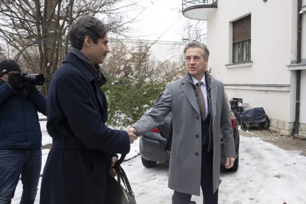 Delovno kosilo pri predsedniku Gibanja Svoboda Robertu Golobu, na katero je bilo povabljenih sedem pretežno levosredinskih parlamentarnih in neparlamentarnih strank.