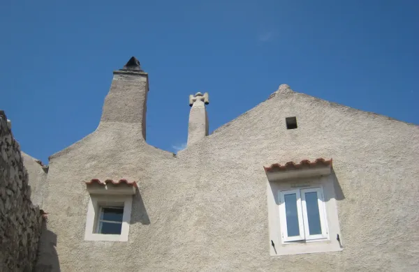 Lubenice, otok Cres, Hrva&scaron;ka, 378 m.n.m. utrdbeno mesto na skalnem previsu, kamnite hi&scaron;e, obnovljene