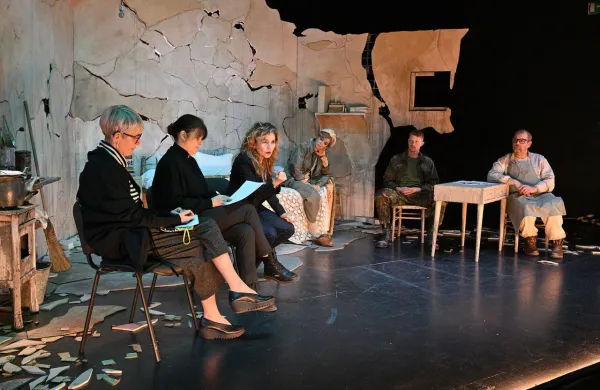 Na prvi novinarski konferenci v letu 2026 so predstavili novo domačo produkcijo Slovenskega stalnega gledali&scaron;ča Na drugi strani