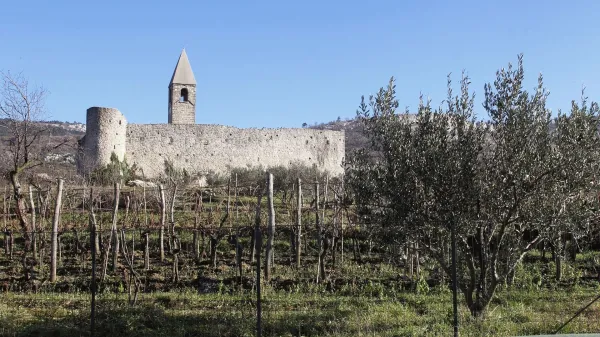 Hrastovlje, 22.12.2012cerkvica, cerkev,