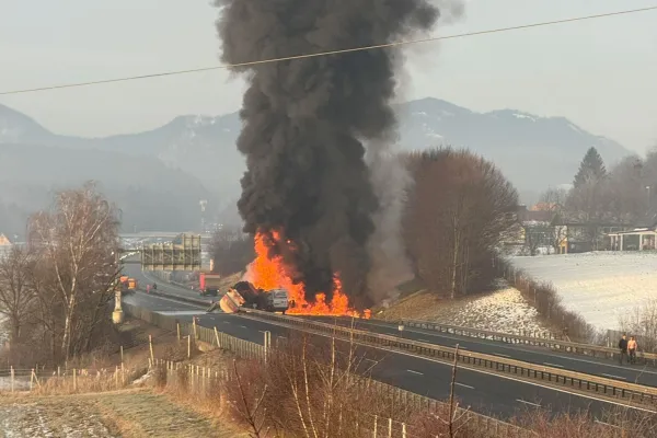 Stajerska avtocesta je med priključkoma Slovenske Konjice in Slovenska Bistrica jug zaradi hude prometne nesreče zaprta v obe smeri.