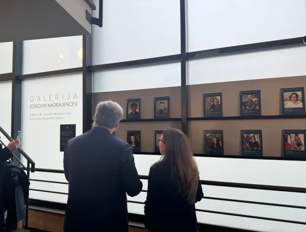 Galerija Zoisovih nagrajencev v UP Univerzitetni knjižnici 