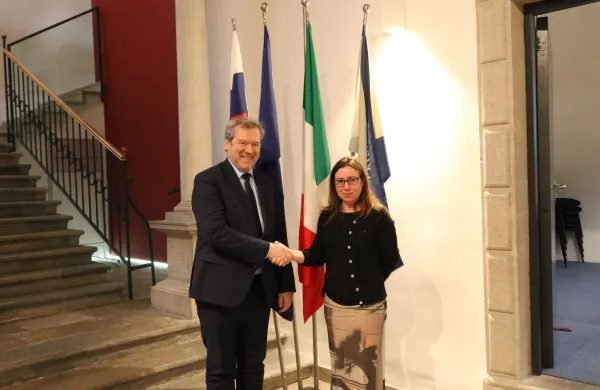 Minister za visoko &scaron;olstvo, znanost in inovacije Republike Slovenije, dr. Igor Papič in rektorica Univerze na Primorskem, dr. Klavdija Kutnar 