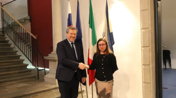 Minister za visoko &scaron;olstvo, znanost in inovacije Republike Slovenije, dr. Igor Papič in rektorica Univerze na Primorskem, dr. Klavdija Kutnar 