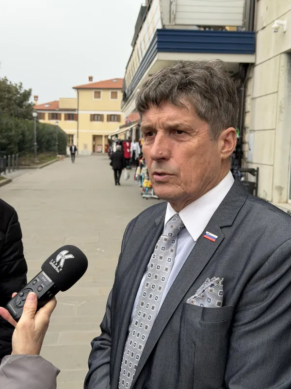 Obrambni minister Borut Sajovic, Izola