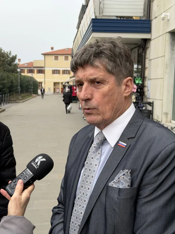 Obrambni minister Borut Sajovic, Izola