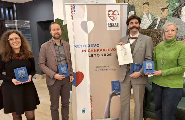 Aneja Rože Kravanja (Strokovna sodelavka občine), župan Ilirske Bistrice Gregor Kovačič, Ivan Cankar alias Damjan Debevec in Helena Primc