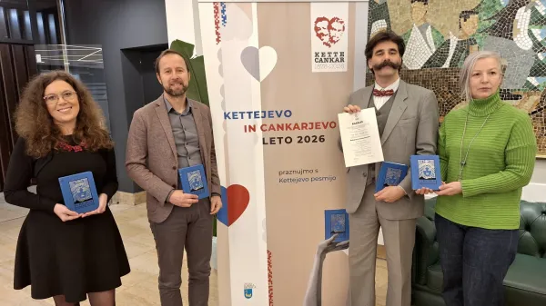 Aneja Rože Kravanja (Strokovna sodelavka občine), župan Ilirske Bistrice Gregor Kovačič, Ivan Cankar alias Damjan Debevec in Helena Primc