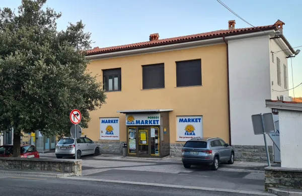 lekarna, zadružni dom, Pobegi,