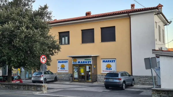 lekarna, zadružni dom, Pobegi,