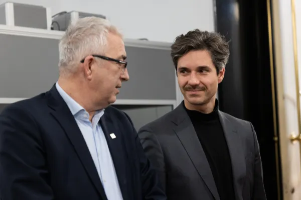 Glavni izvr&scaron;ni direktor GZS Mitja Goren&scaron;ček in minister za delo, družino, socialne zadeve in enake možnosti Luka Mesec.