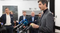 Izjava za medije ob koncu posveta socialnih partnerjev glede dviga minimalne plače.Minister za delo, družino, socialne zadeve in enake možnosti Luka Mesec.