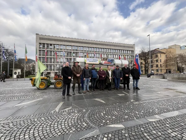 Če pa vlada zahtevam kmetijskih organizacij ne bo ugodila, bodo kmetijske organizacije aktivnosti stopnjevale do protesta.