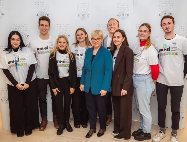 Predsednica Republike Slovenije, dr. Nata&scaron;a Pirc Musar z ambasadorji Festivala slovenskih univerz, UNI-SI
