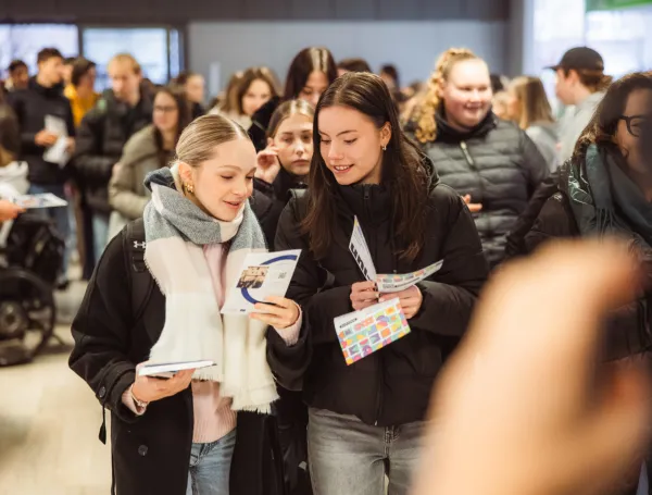 Na sejemsko oblikovani prireditvi se je dijakinjam in dijakom predstavilo vseh osem slovenskih univerz.