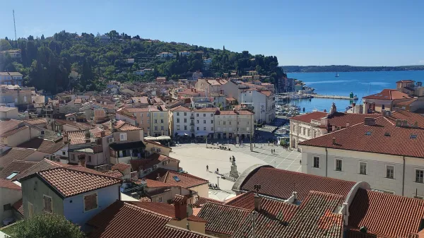 piran tartinijev trg razgled