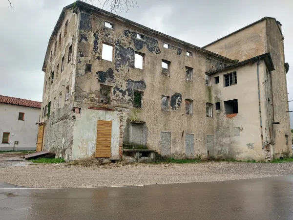 Ajdov&scaron;čina: mestni hotel bi investitor z ruskimi lastniki lahko začel graditi &scaron;e letos