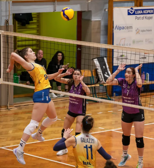 Koper, 17.01.2026odbojka 1A.DOL ?enske - 1.AZ ligaAnkaran: GEN-i 2:1Ajda Hodnik Gornjec (10)