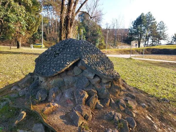 po&scaron;kodbe kip aleksandrinkam Nika &Scaron;imac