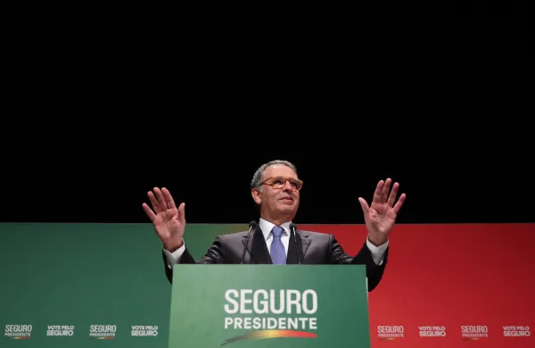 Jose Antonio Seguro na volitvah zastopa barve socialistov.