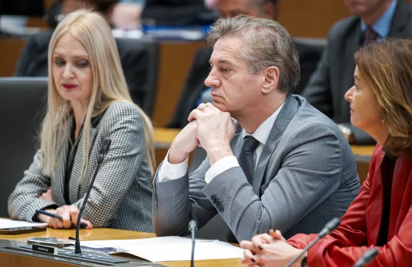 Ljubljana, Drzavni zbor.Zacetek redne seje DZ s poslanskimi vprasanji premierju Robertu Golobu in ministrski ekipi.