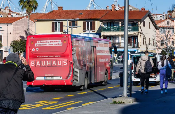 Koper, 20.1.2026Avtobusna postaja Tržnica Zeleni park Koper, Avtobus, podjetje Arriva, potniki