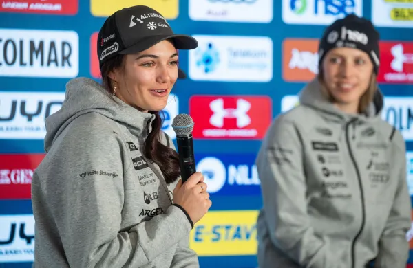 Pesti bomo stiskali tudi za dve primorski smučarki