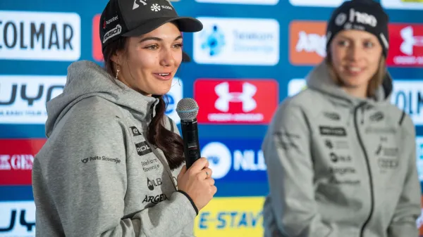 Pesti bomo stiskali tudi za dve primorski smučarki