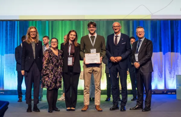 Ekipa AlpLinK, v kateri sodelujeta &scaron;tudentka in nekdanji &scaron;tudent UP FT&Scaron; Turistica, Zoja Potočnik in Sebastian Fischer