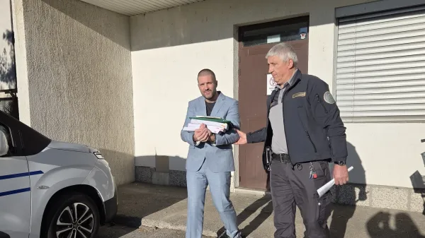 Carvely na zatožno klop zaradi &scaron;e enega BMW