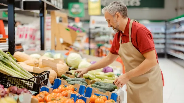 Mali trgovci opozarjajo, da bi predlagani dvig minimalne plače neposredno ogrozil njihov obstoj. 