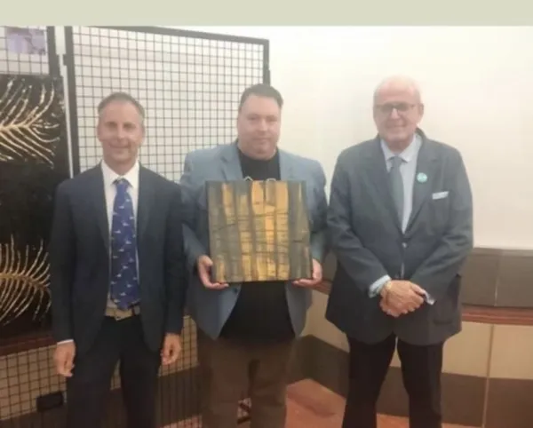 Kam je izginila nagrajena zlata umetnina? Gorbačova: "Slika je izginila med transportom"