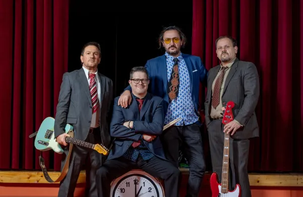 Vrača se Ana in je že razprodana