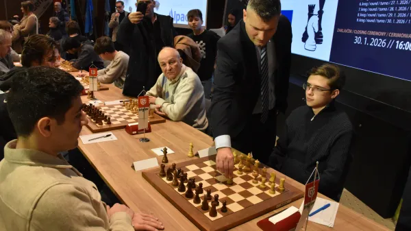 Na Hitovem &scaron;ahovskem turnirju 106 &scaron;ahistov iz 12 držav