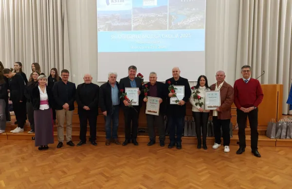 Ogledalo mojega okolja akcija Turistično dru&scaron;tvo TD podelitev priznanja 