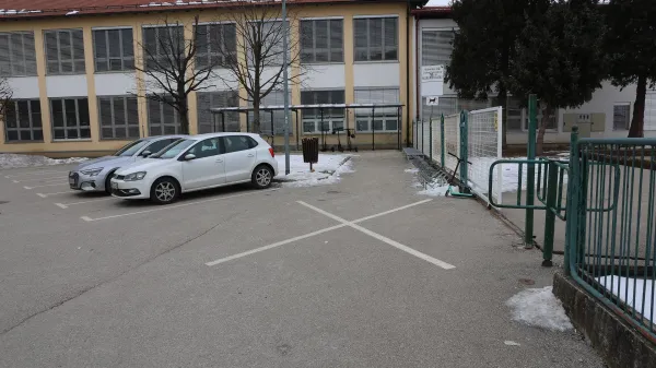 Otroci so mo&scaron;kega mučili na dvori&scaron;ču Osnovne &scaron;ole Rače in tudi drugje.
