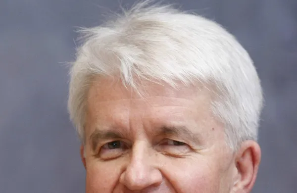 Ljubljana, DZ. Razglasitev izidov tajnega glasovanja o predlogih predsednika republike za izvolitev stirih ustavnih sodnikov Ustavnega sodisca RS in prisega izvoljenih ustavnih sodnikov. Novoizvoljeni ustavni sodnik Mitja Deisinger. Foto: Stanko Gruden/STA