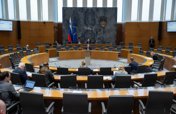 Ljubljana, DZ.Nadaljevanje seje DZ, na kateri so med drugim obravnavali predlog zakona o kazenski obravnavi mladoletnikov in novelo zakona o prekrskih.